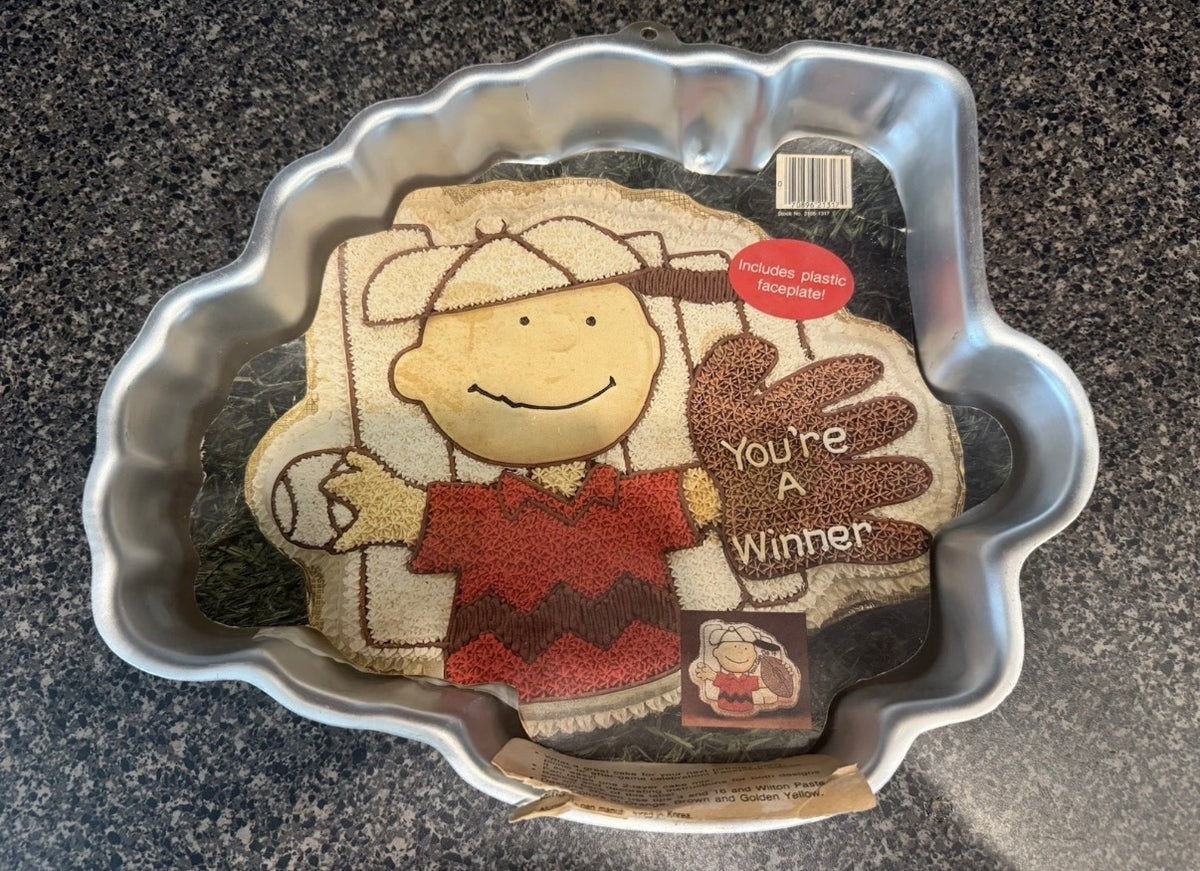 Molde para pastel de béisbol "You're a Winner" de Wilton Charlie Brown clásico, NUEVO con instrucciones