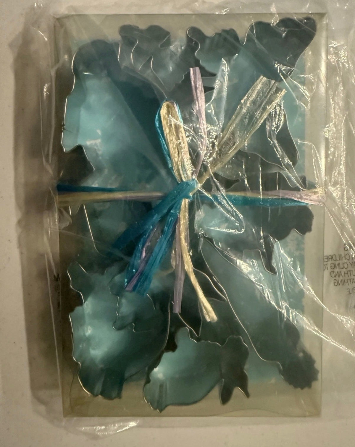 Muy bonitos cortadores de galletas de Pascua, conejito, zanahoria, mariposa y flor. La condición es "Completamente nuevos".