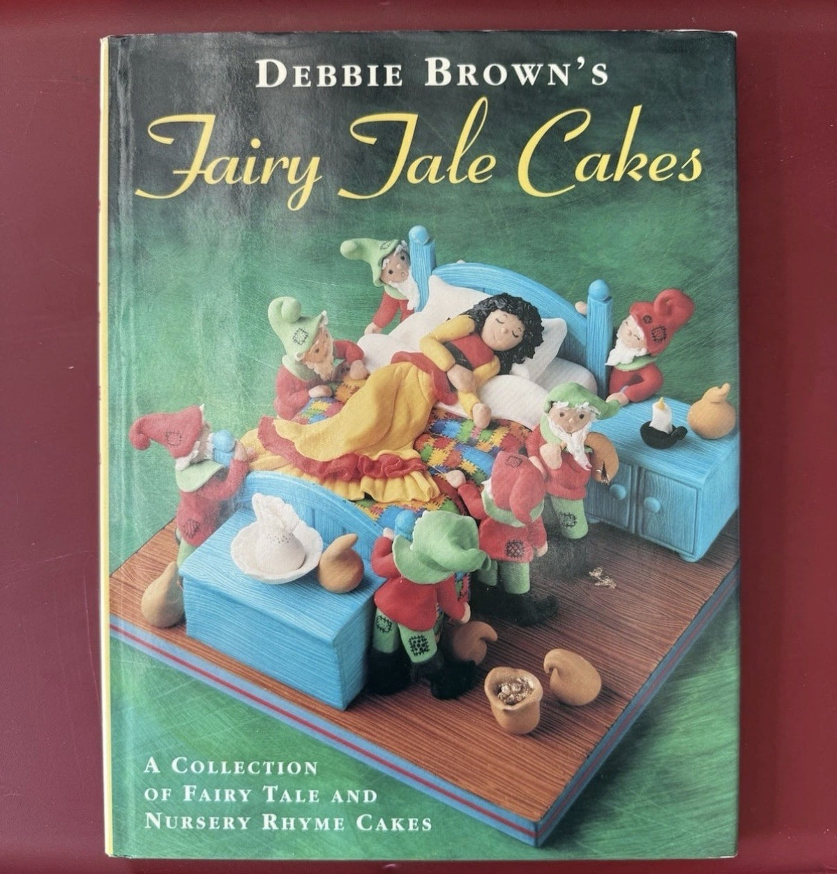 Los pasteles de cuento de hadas de Debbie Brown: ¡un libro mágico para decorar pasteles!