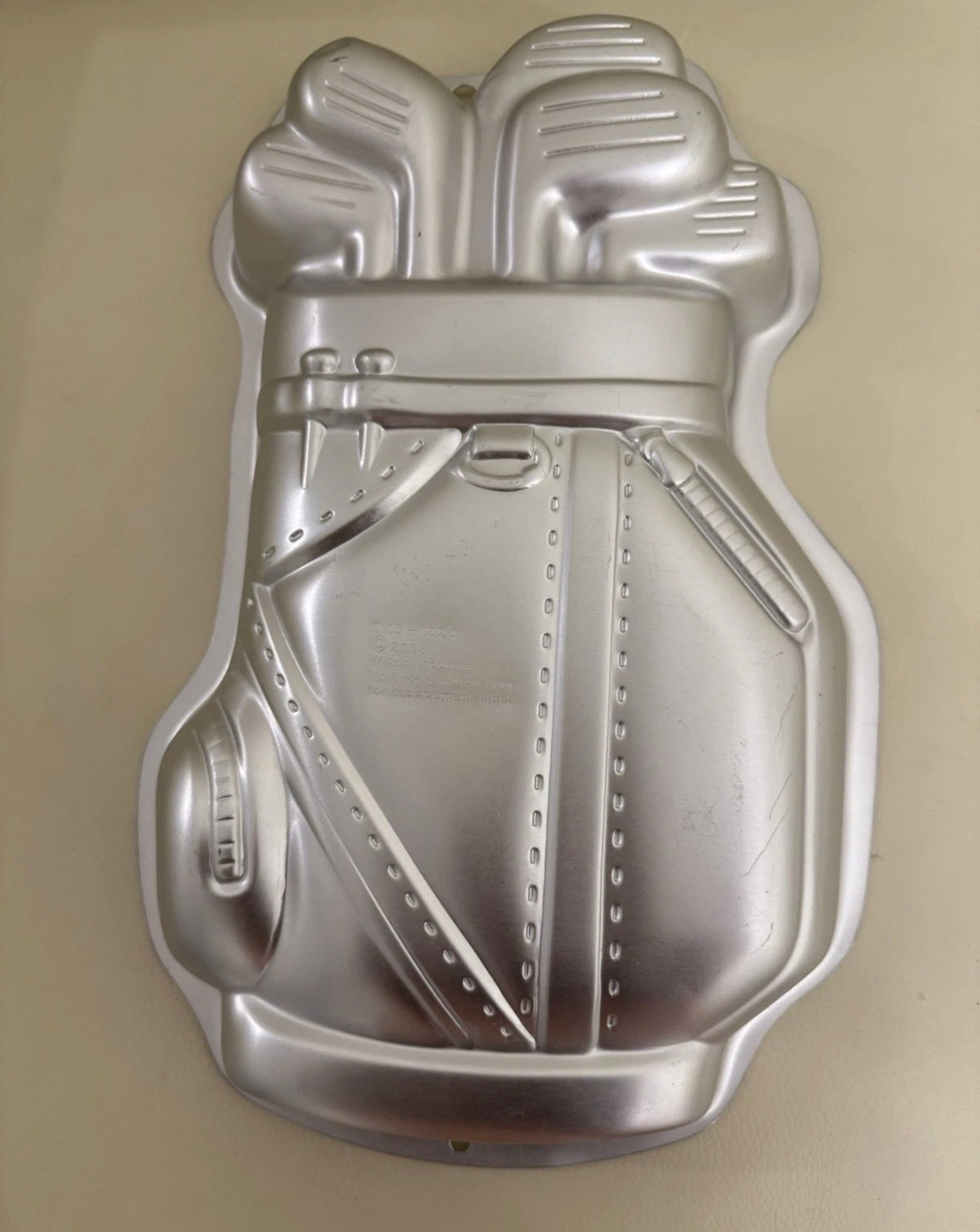 MOLDE PARA TARTA CON FORMA DE BOLSA DE GOLF WILTON, NÚMERO DE INVENTARIO 2105-1024