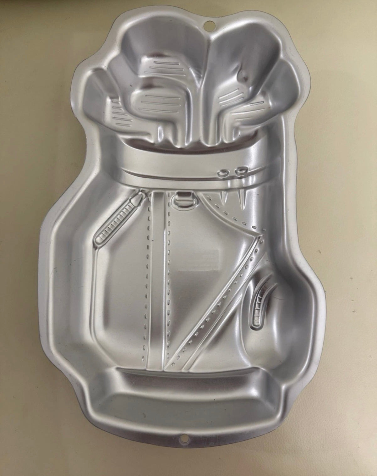 MOLDE PARA TARTA CON FORMA DE BOLSA DE GOLF WILTON, NÚMERO DE INVENTARIO 2105-1024