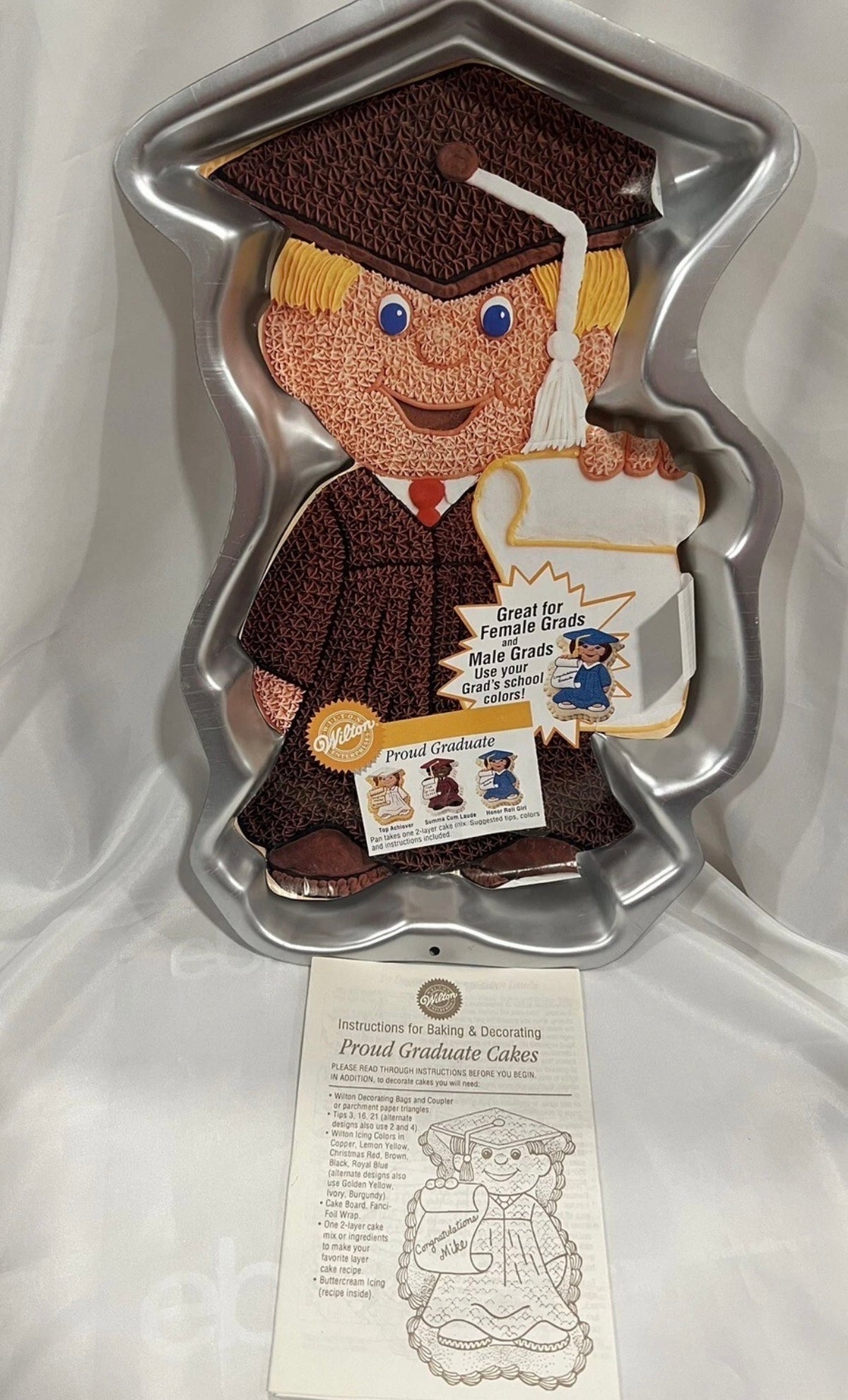 Assadeira Vintage Wilton "Proud Graduate" (Orgulho de Formar) Boné de Formatura e Diploma em Alumínio – Utensílio de Cozinha Colecionável