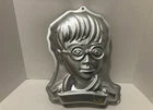 Compartilhar FORMA DE BOLO ANTIGA WILTON HARRY POTTER HOGWARTS MAGIA DE BRUXOS ANIVERSÁRIO 2105-5000
