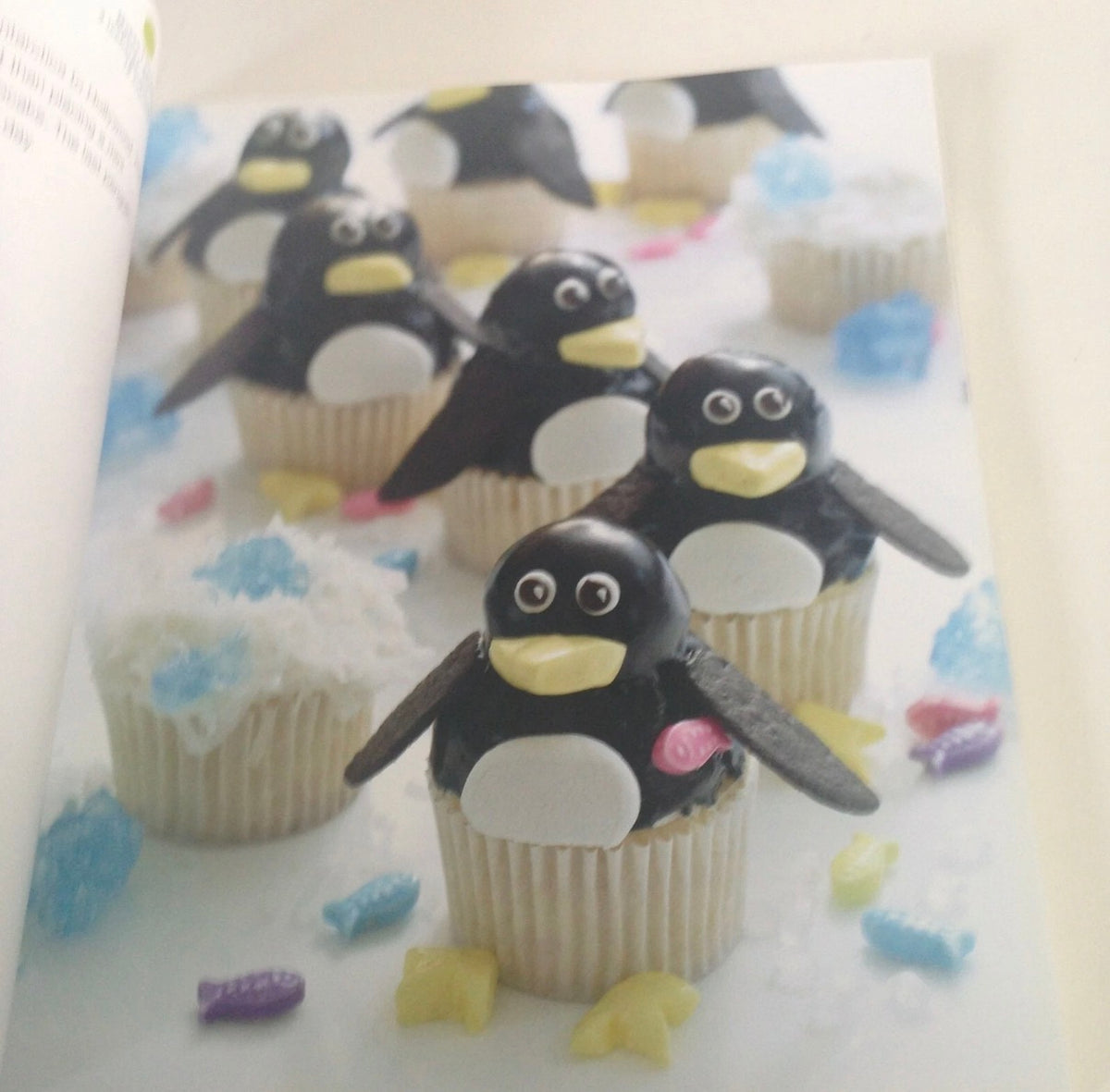 Hello, Cupcake! Irresistibly Playful Creations Anyone Can Make (Book, New)