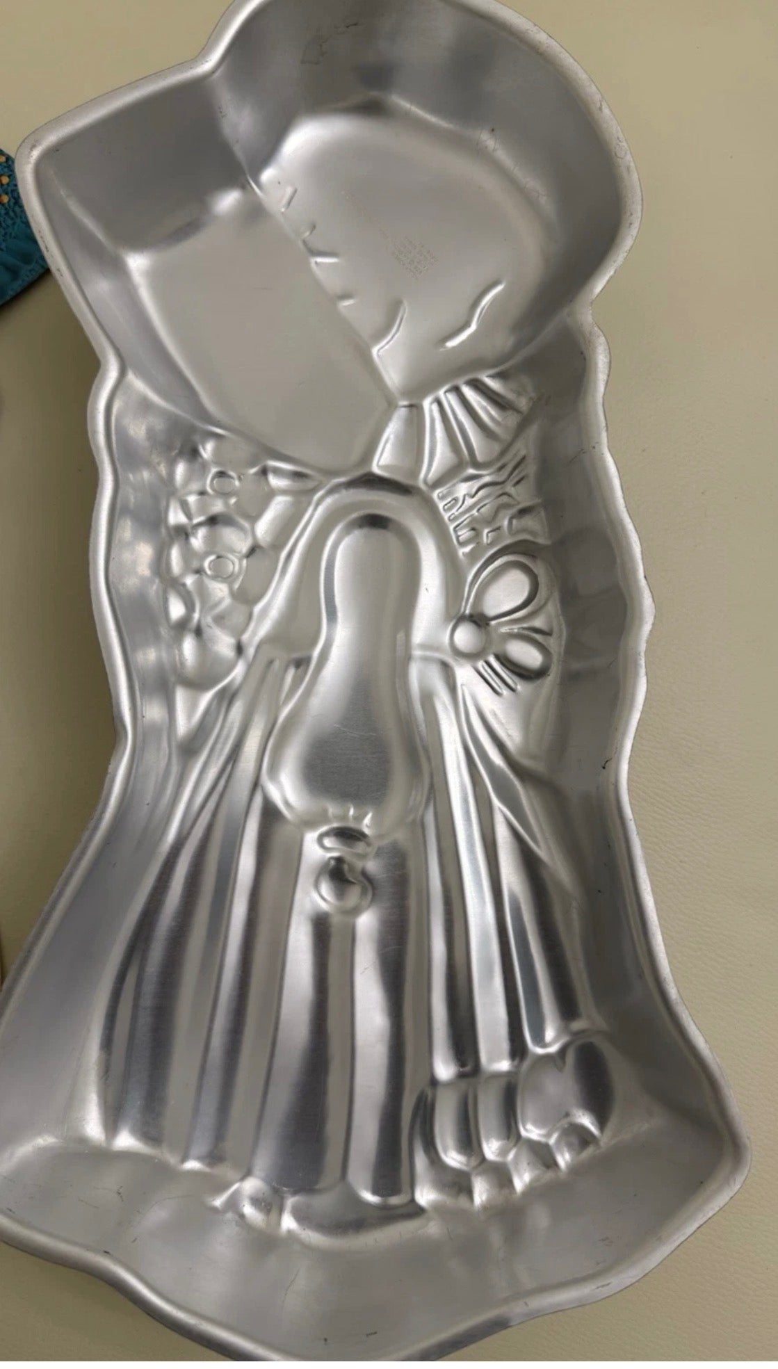 Wilton® Holly Hobbie Cake Pan – Vintage Aluminum (1975)