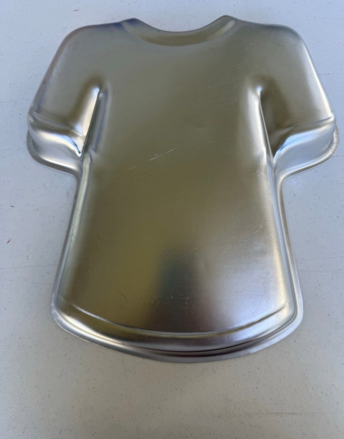 NOVA Forma de Bolo de Camiseta Vintage Wilton – Alumínio – 1999