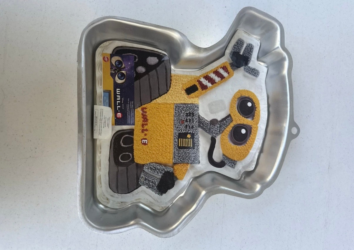 Forma de Bolo e Gelatina Wilton Disney WALL-E #2105-9999 Com Robô Inserível