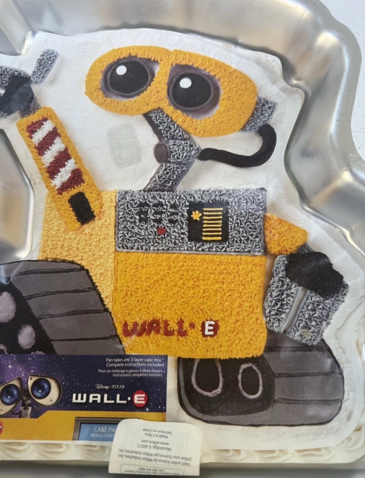Forma de Bolo e Gelatina Wilton Disney WALL-E #2105-9999 Com Robô Inserível