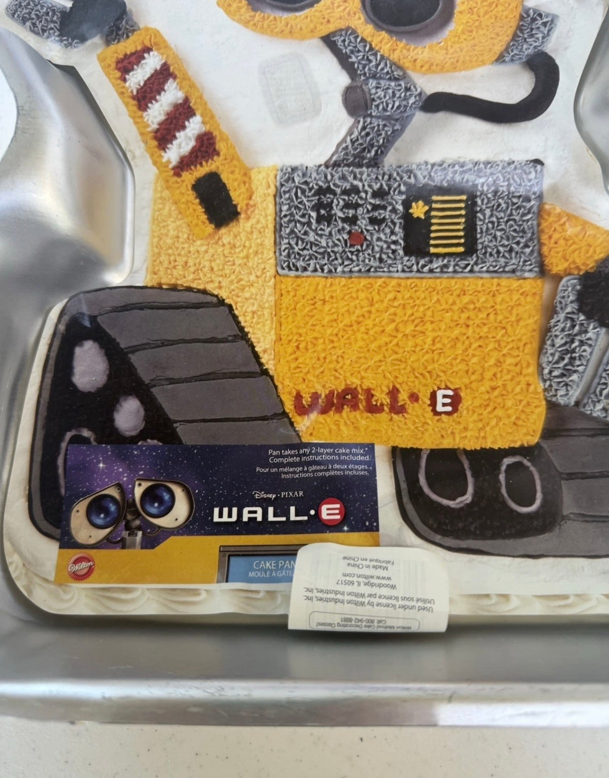 Forma de Bolo e Gelatina Wilton Disney WALL-E #2105-9999 Com Robô Inserível