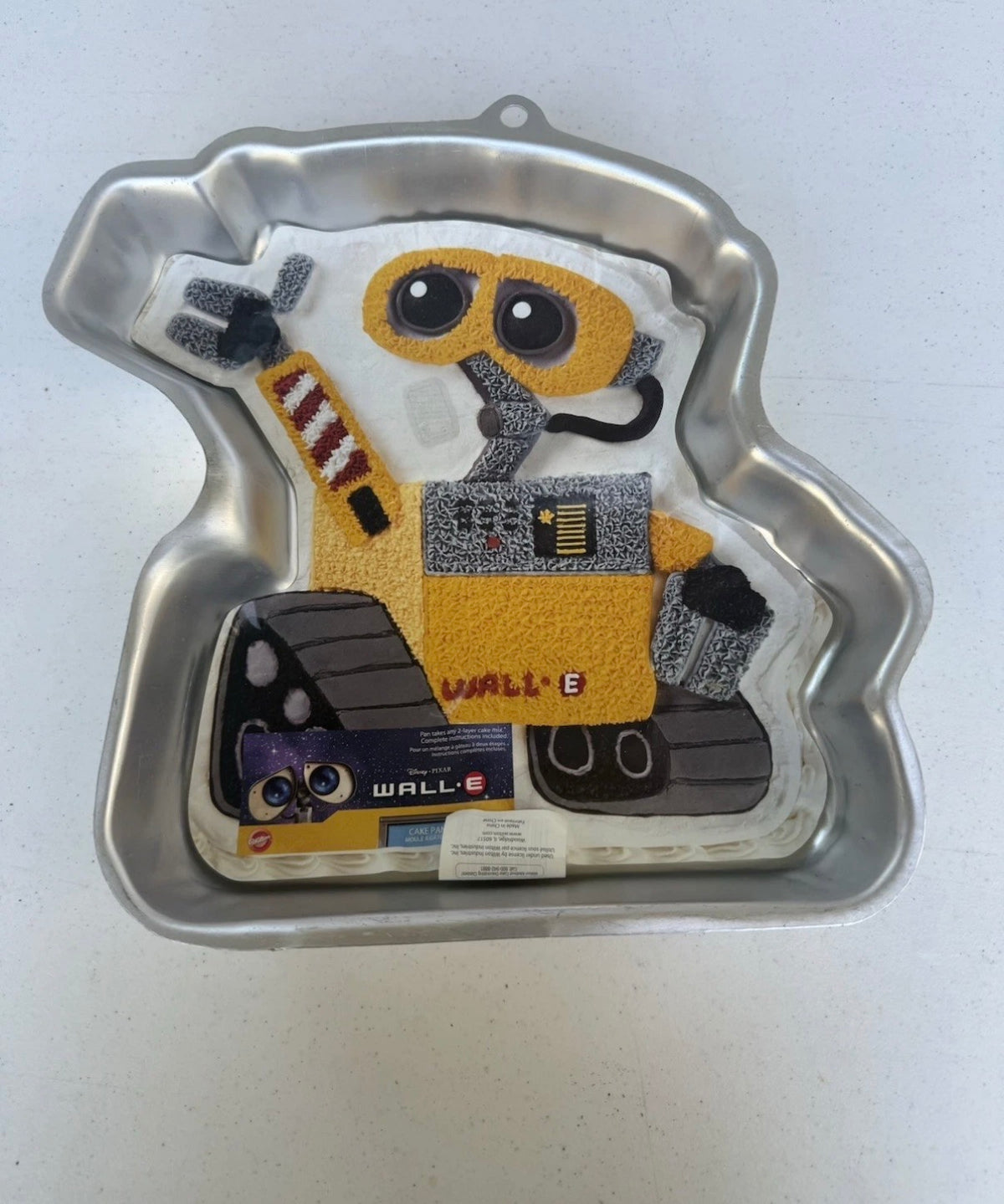 Forma de Bolo e Gelatina Wilton Disney WALL-E #2105-9999 Com Robô Inserível