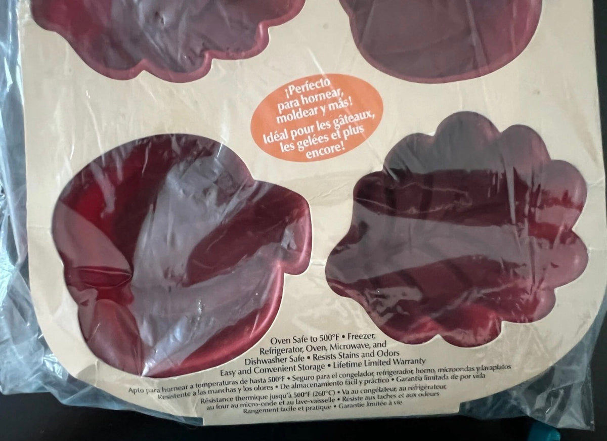 Wilton® 6-Cavity Pumpkins & Leaves Silicone Baking Mold (New)