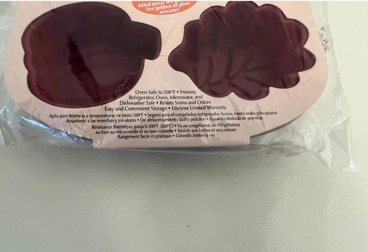 Wilton® 6-Cavity Pumpkins & Leaves Silicone Baking Mold (New)