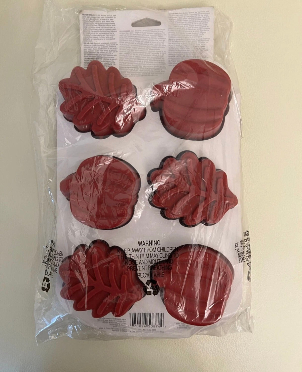 Wilton® 6-Cavity Pumpkins & Leaves Silicone Baking Mold (New)